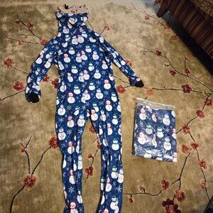 Womens holiday pjs's-SET OF 2 . Size Med and Large $15 for 2 or 1 for 10